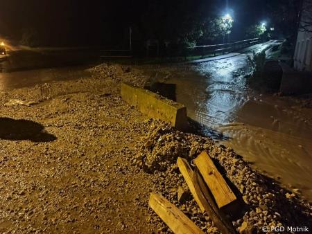 Včerajšnje močno neurje v Motniku (45)